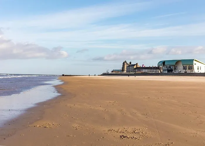 Stylish With Balcony, Minutes From * Redcar