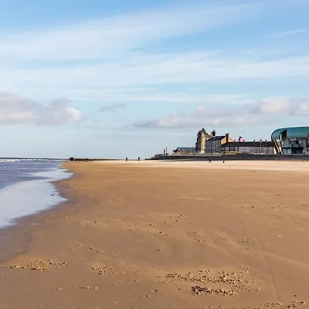 Stylish With Balcony, Minutes From * Redcar